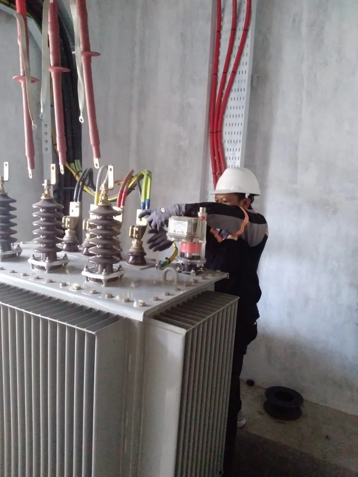 PEMASANGAN TRAFON DISTRIBUSI